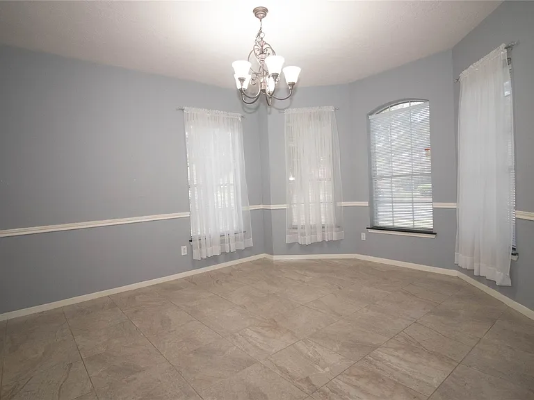 310 Cheddington Dr — Photo 10
