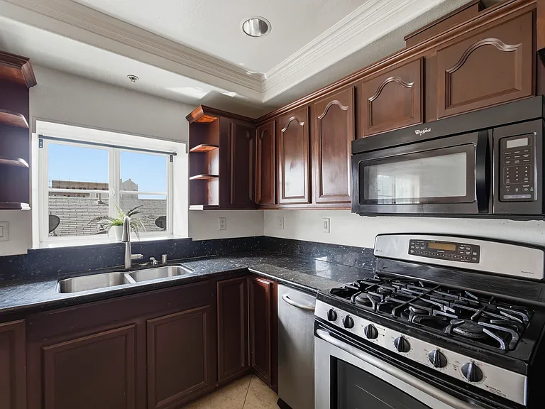 700 S Ardmore Ave #304 — Photo 11