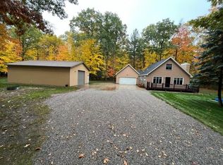 6212 E Higgins Lake Dr, Roscommon, MI 48653