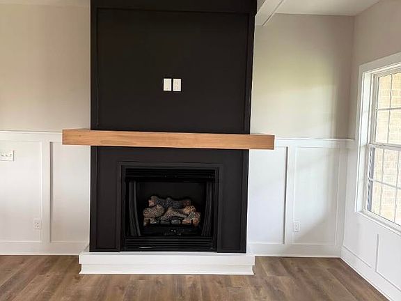 3rd image of 113 Dawn Ct