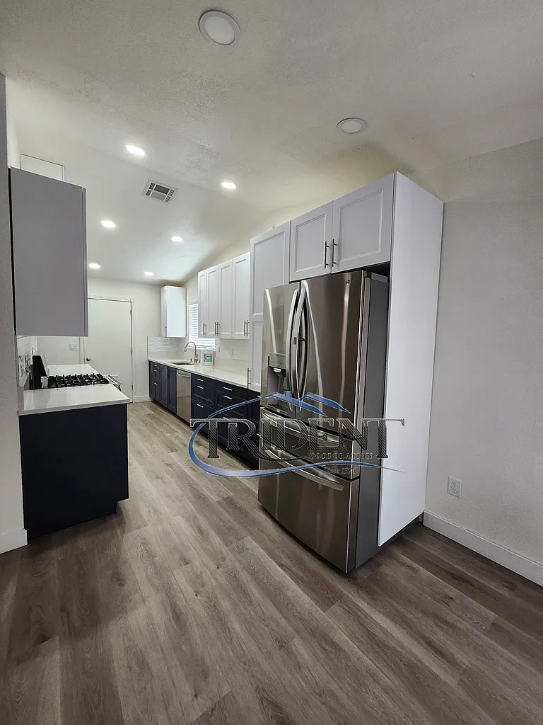 3 bed, 1249 sqft, $2,500 — Photo 3