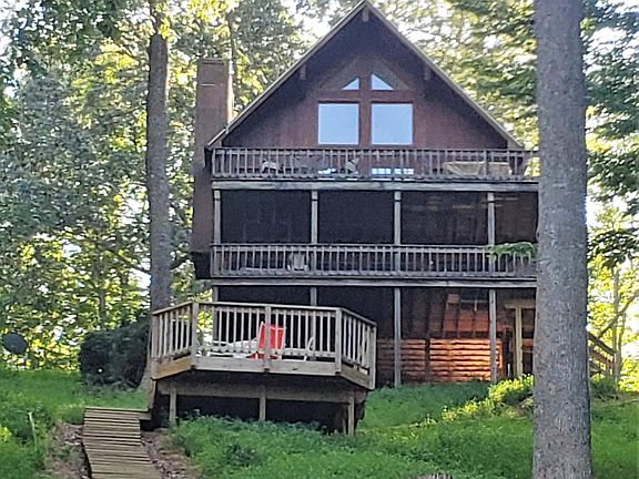 3rd image of 708 Forest Lawn Dr