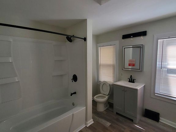 4th image of 215 Bergen St