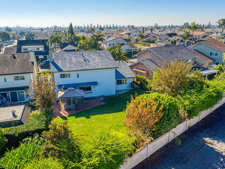 9851 Cloverdale Ave — Photo 31