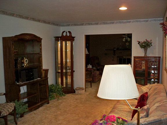 2nd image of 3818 Blossom Ln