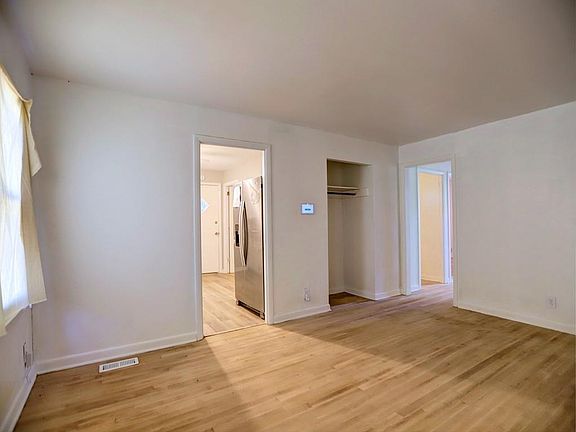 5th image of 851 Amber Pl NW