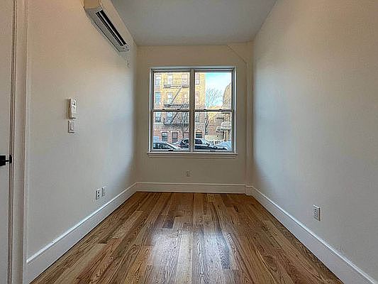 5th image of 232 Tompkins Ave #1F