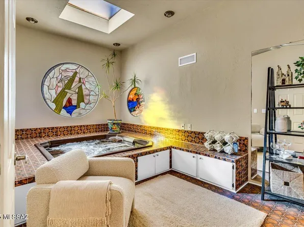 420 S Essex Ln, Tucson, AZ 85711