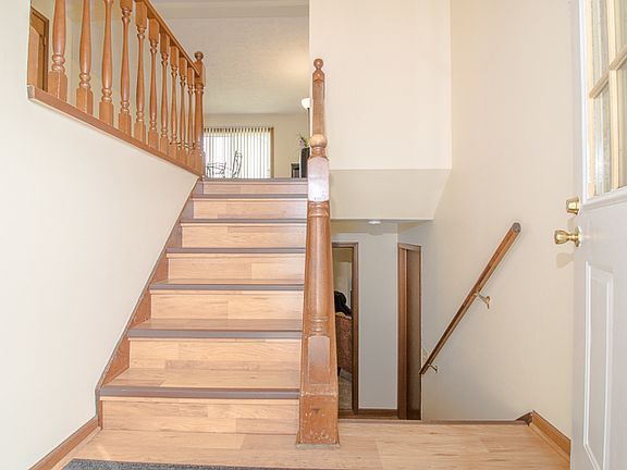 2nd image of 642 Oriole Ct #642