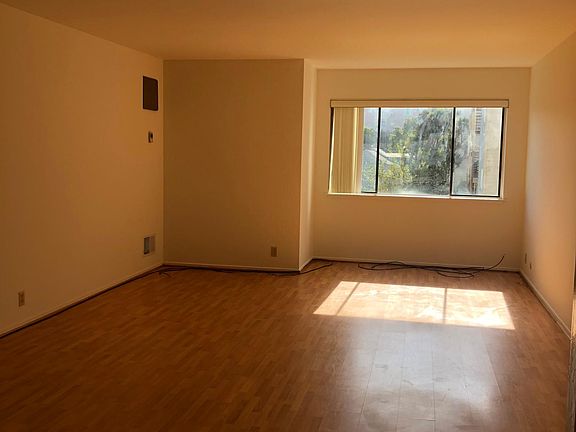 3rd image of 2933 Clement St APT 2