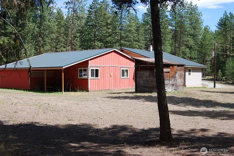 5th image of 31 Summit Lake Rd