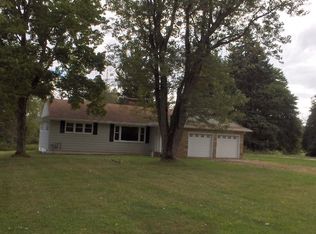 2807 Carillon Dr, Barberton, OH 44203