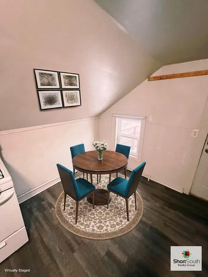 3 bed, 1.0 bath, 900 sqft, $950 — Photo 2