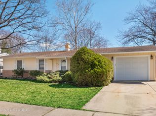 619 Lincolnwood Dr, Streamwood, IL