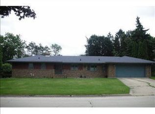 715 Bluecrest Dr, Rockford, IL 61107