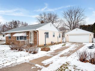 1876 Aglen St, Roseville, MN 55113