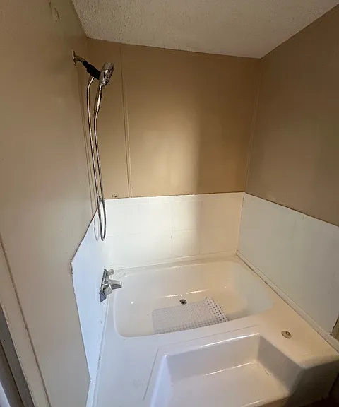 206 S Bass St — Photo 17