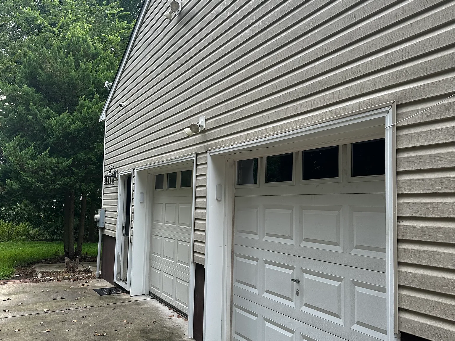 4 bed, 2200 sqft, $3,000 — Photo 2