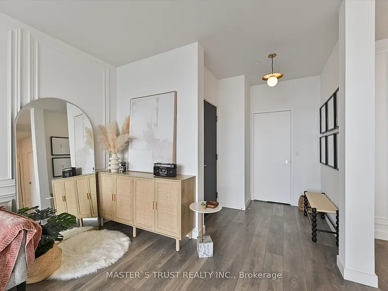 8 Eglinton Ave E #Penthouse 5801 — Photo 6