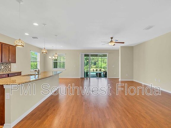 5th image of 2844 Esmeralda Dr