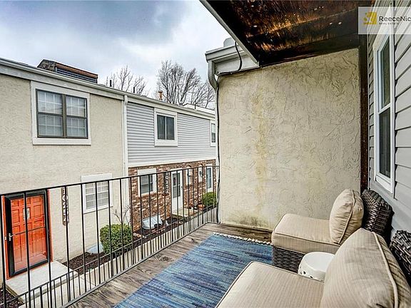 4th image of 10238 W 96th Ter APT B