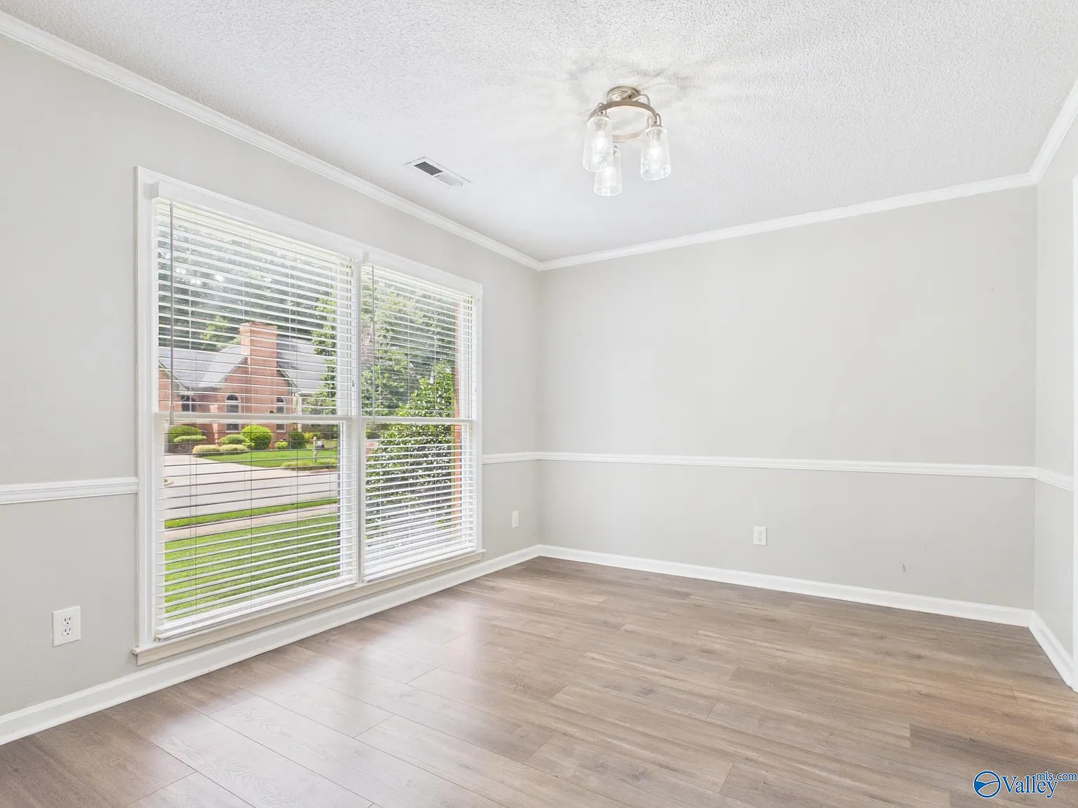 4 bed, 2.0 bath, 2114 sqft, $2,200 — Photo 3