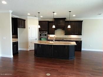 3rd image of 216 Ellsworth Cir