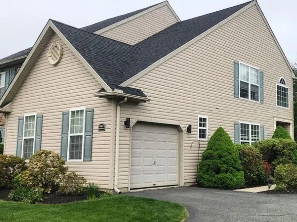 6063 Timberknoll Dr, Macungie, PA 18062