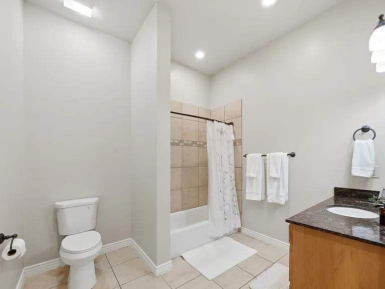 1916 N 1550 E — Photo 32