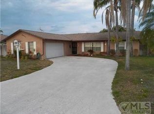 8911 SE Eagle Ave, Hobe Sound, FL 33455