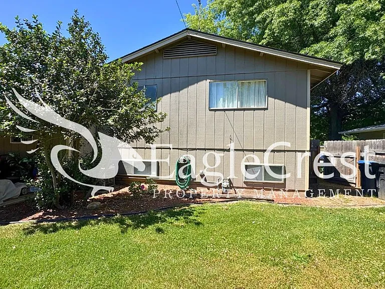 924 Shasta Dr — Photo 24