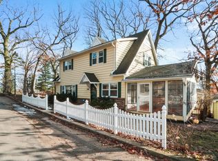 586 Diversey Pkwy, Williams Bay, WI 53191