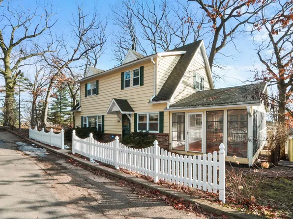 586 Diversey PARKWAY, Williams Bay, WI 53191