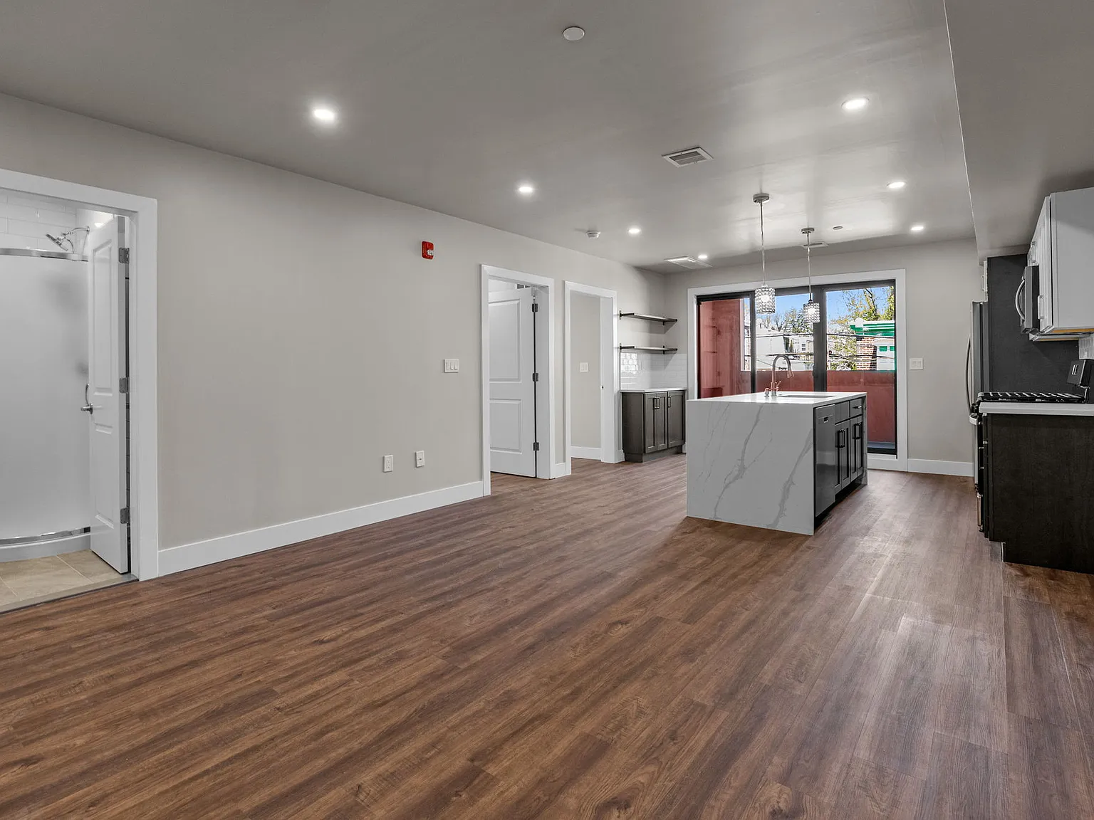 2 bed, 1010 sqft, $1,750 — Photo 2