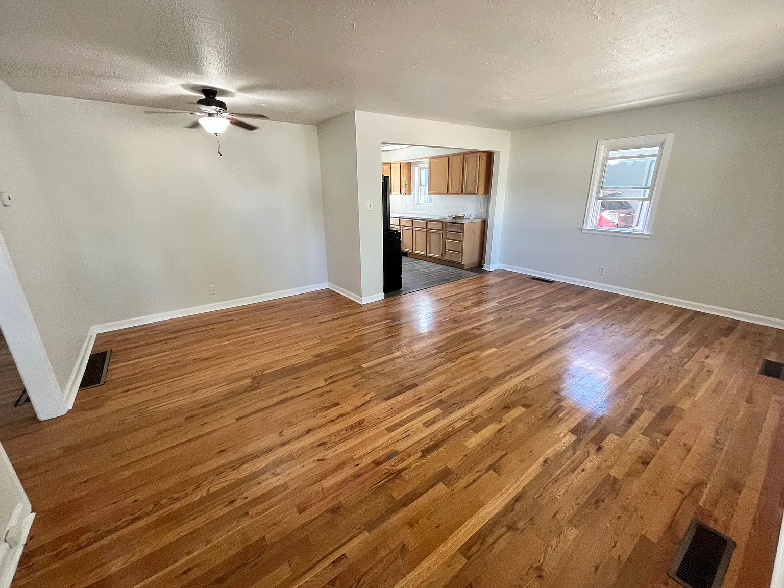 3 bed, 1.0 bath, 1176 sqft, $1,650 — Photo 4