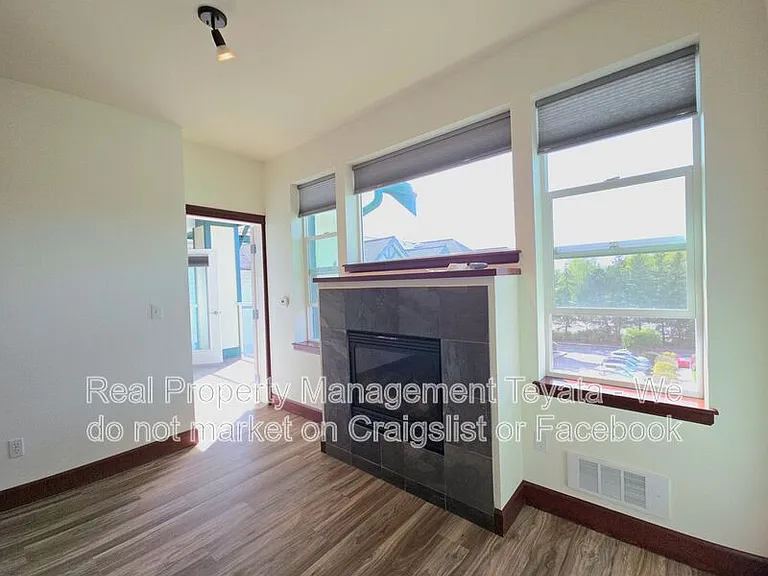 259 W Bakerview Rd #C401 — Photo 3