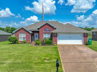 36 Hedgefield Dr, Jackson, TN 38305