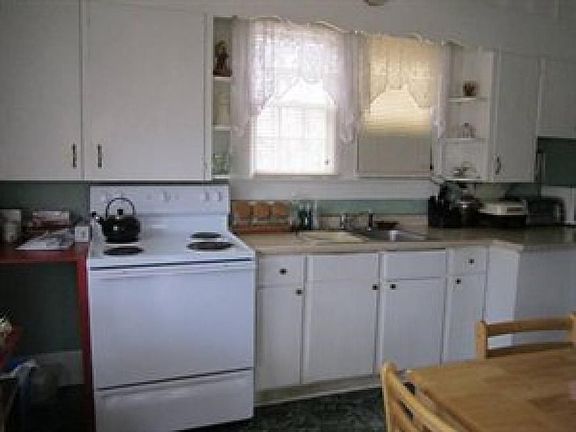 4th image of 1572 Black Oak Cir