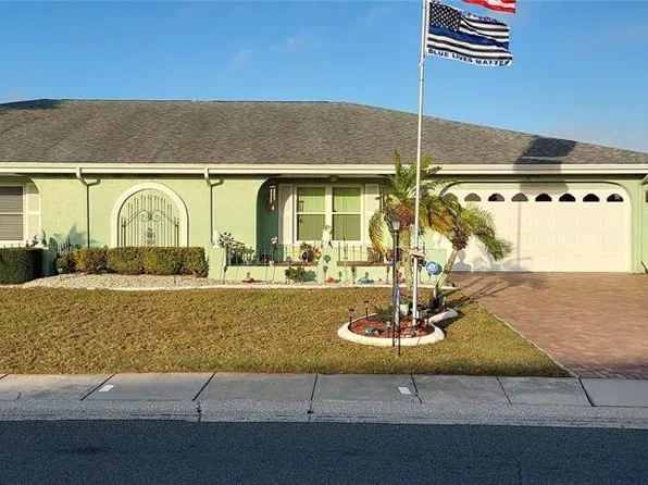 906 Bluewater Dr, Sun City Center, FL 33573