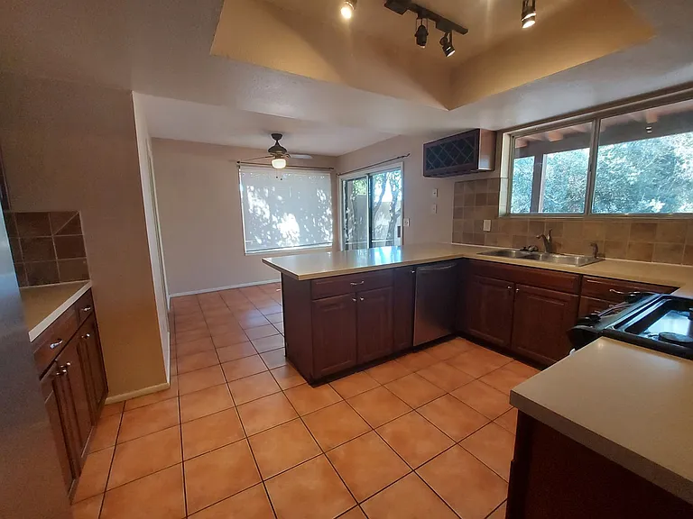 2604 Inverrary Dr — Photo 13