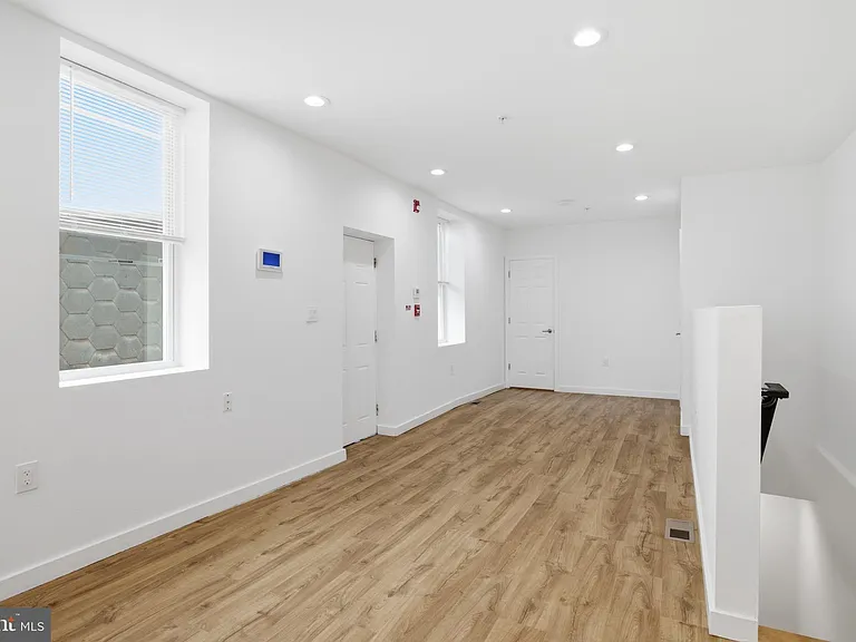 2162 E York St #1R — Photo 6