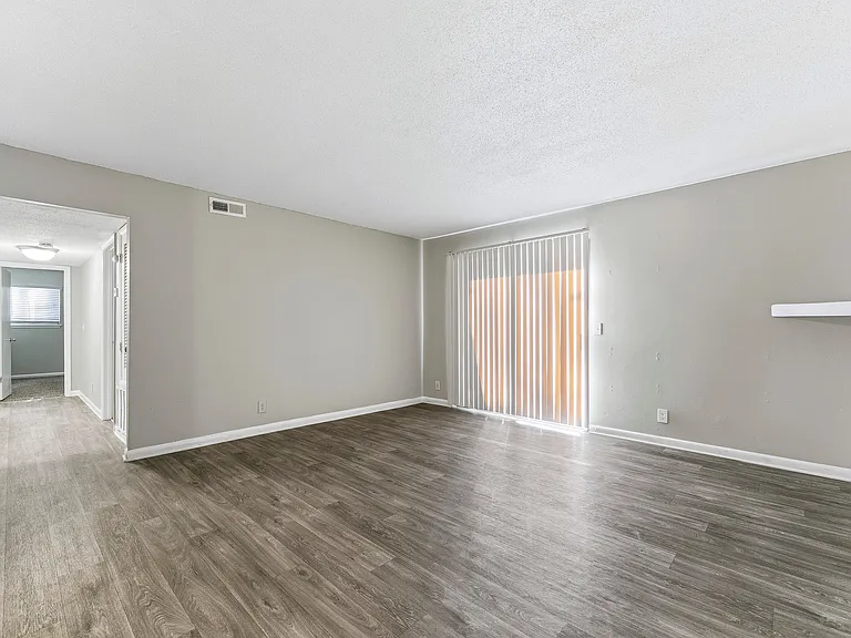 Lacota Apartments — Photo 6