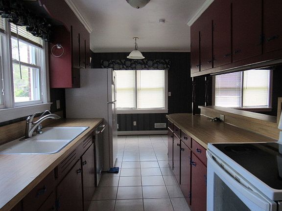 3rd image of 325 Woodridge Dr