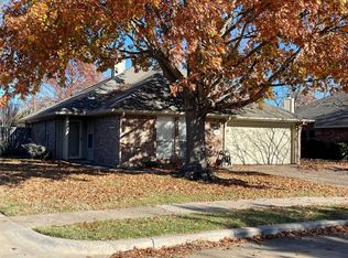 808 Lisa St, Burleson, TX 76028