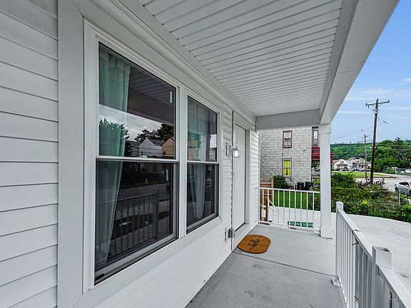 5th image of 1789 Agnes St