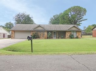 1518 SE 12th St, Wagoner, OK 74467