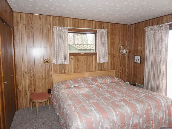 Main Bedroom with Lake View 