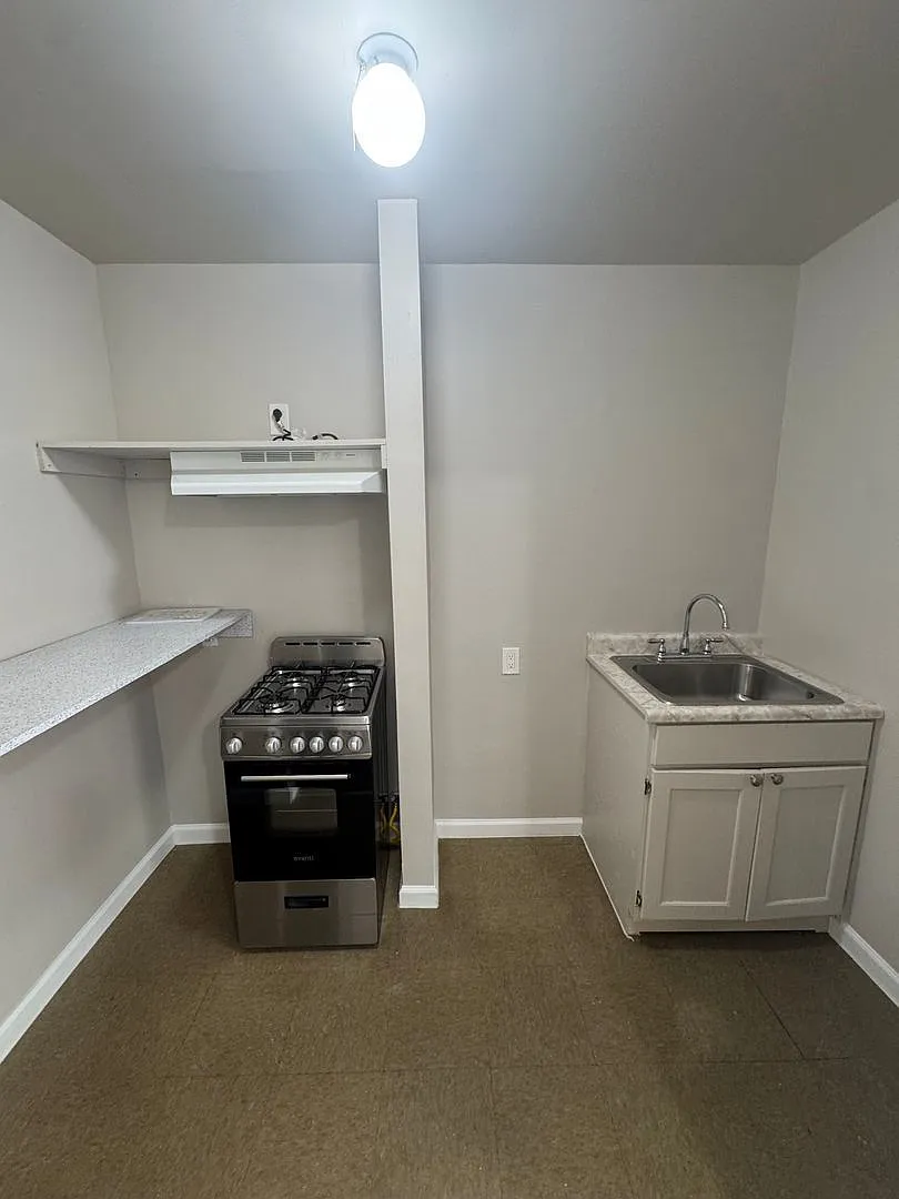 Studio, 1.0 bath, 380 sqft, $1,400 — Photo 4