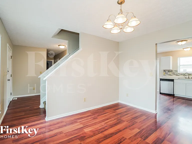 2926 Fenwood Dr — Photo 5