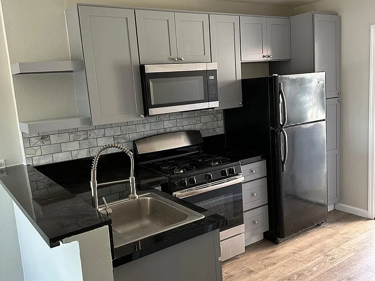 809 Diamond St — Photo 1